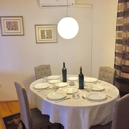 Citycentre Gem With Free Parking Apartment